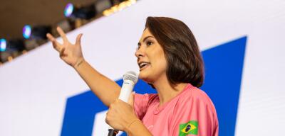 Michelle critica Lula por buscar cristãos e cobra esquerda a ser 'socialista raiz como Mujica'