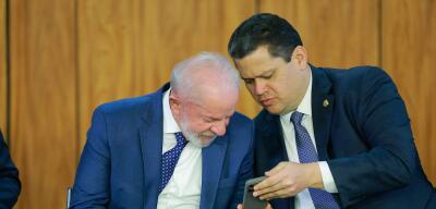 Alcolumbre, o político que mais negocia cargos e emendas com Lula e quer emplacar um ministro do STF