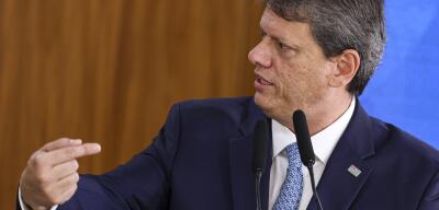 Tarcísio tenta distensionar relação com o STF após ataques aos ministros