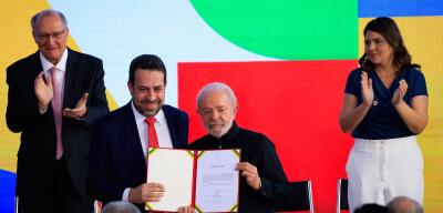 Boulos é saudado por militantes como sucessor de Lula, com refrão usado em campanhas do petista