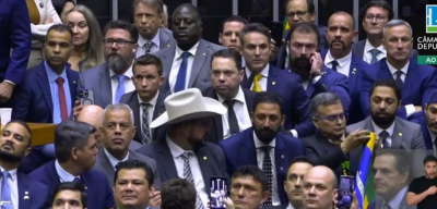 Câmara aprova urgência para projeto de anistia que beneficia Bolsonaro e condenados no STF