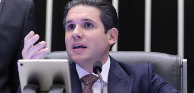PL que amplia isenção do IR será votado na próxima semana, diz Motta
