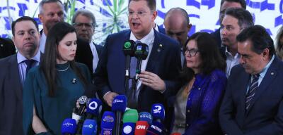 Oposição recorre de ato de Motta contra Eduardo e o relaciona à sanção a mulher de Moraes
